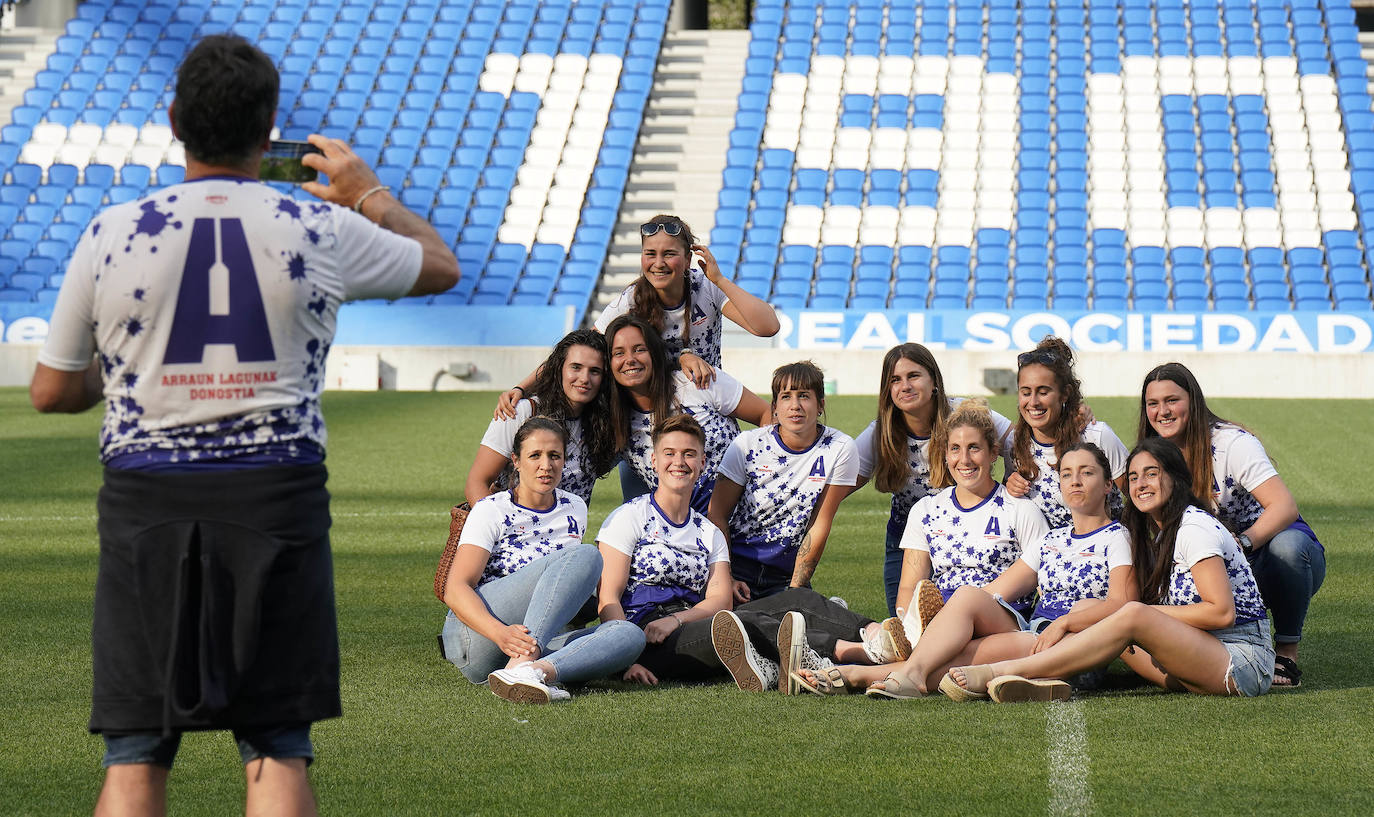 Fotos: Reconocimiento y una foto en el Reale Arena como recuerdo
