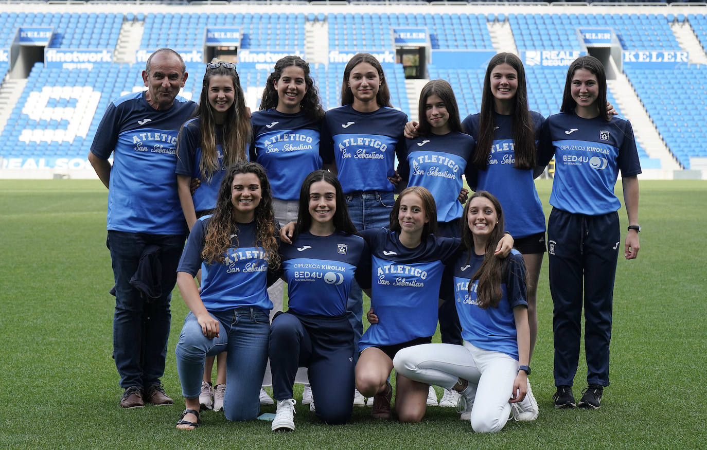 Fotos: Reconocimiento y una foto en el Reale Arena como recuerdo