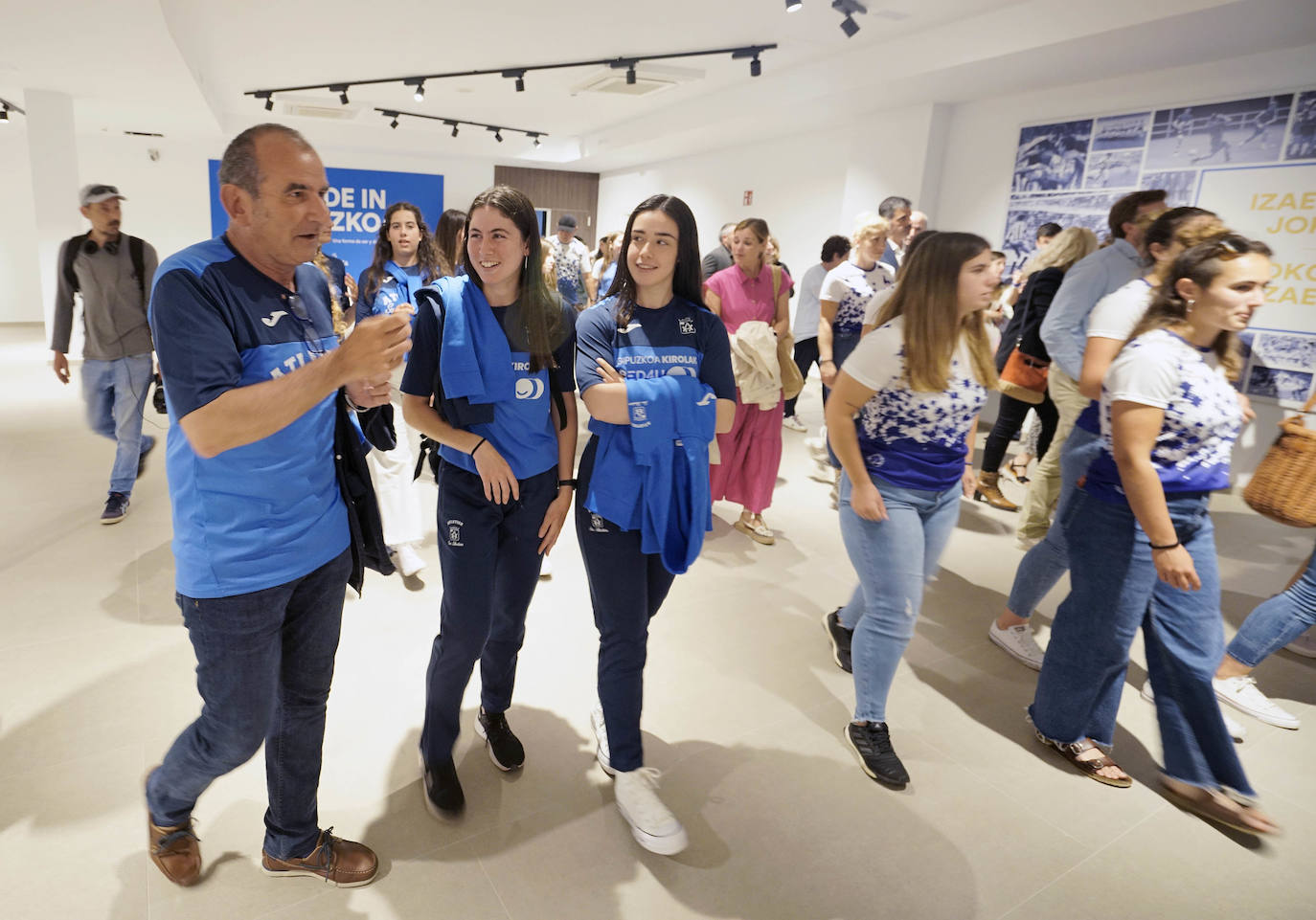 Fotos: Reconocimiento y una foto en el Reale Arena como recuerdo