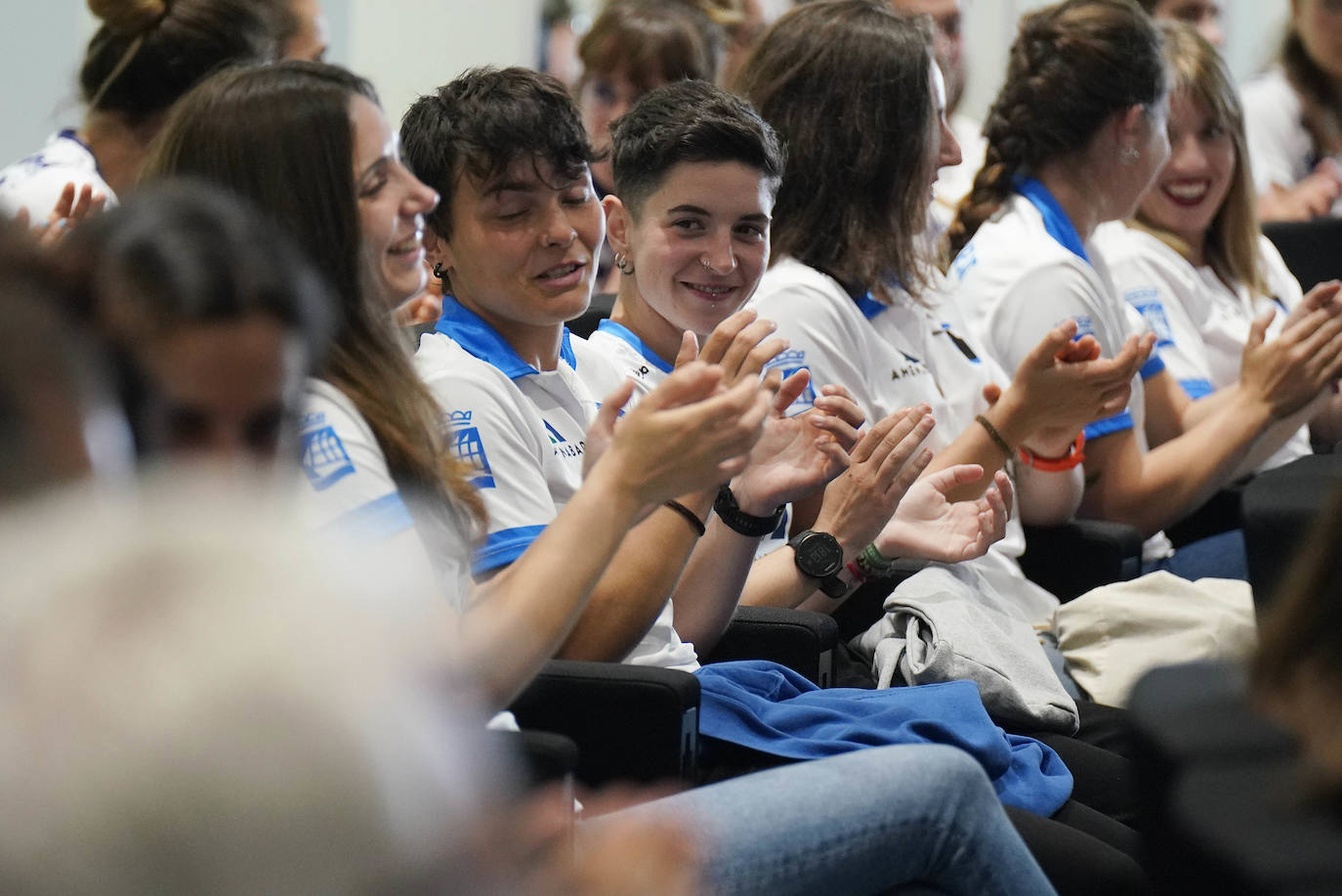 Fotos: Reconocimiento y una foto en el Reale Arena como recuerdo