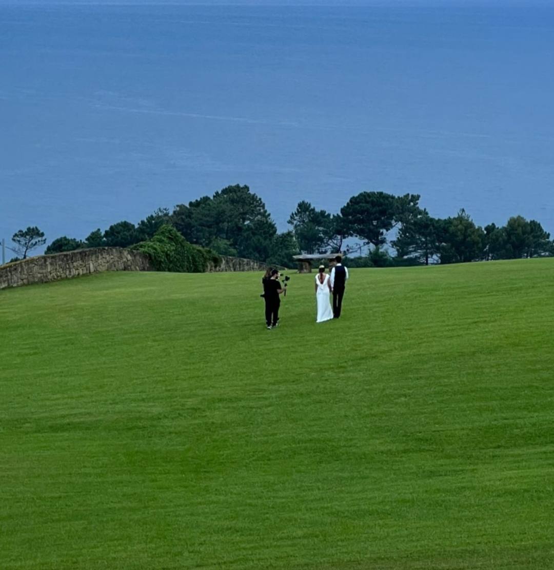 Los novios, en la sesión de fotos.