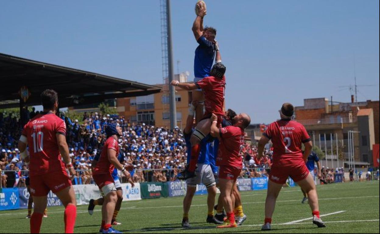 Un lance de la final entre la Santboiana y Ampo Ordizia