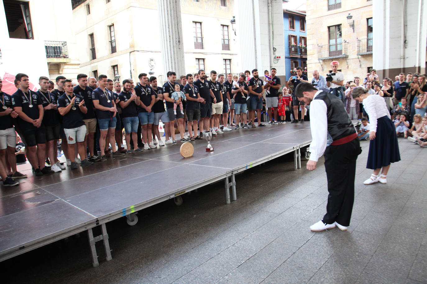 Recibimiento al Ampo Ordizia tras la consecución del subcampeonato liguero. 