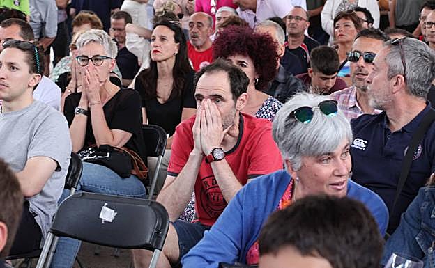 Imagen principal - Diferentes imágenes del ambiente vivido ayer en Ordizia. 