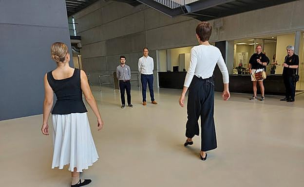 Aurresku de honor en la inauguración de esta mañana. 