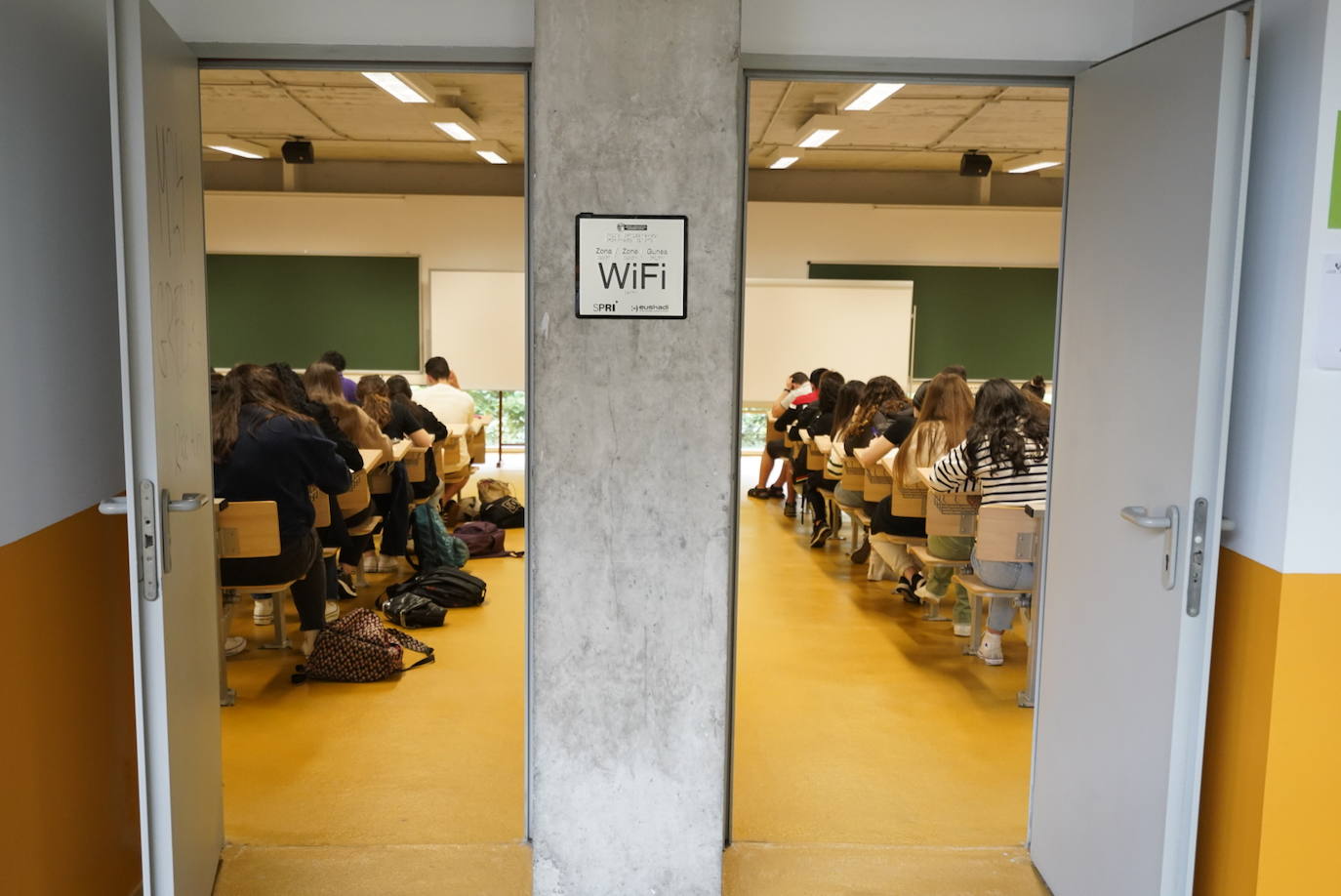 Fotos: 12.767 estudiantes vascos afrontan desde hoy la prueba de Selectividad