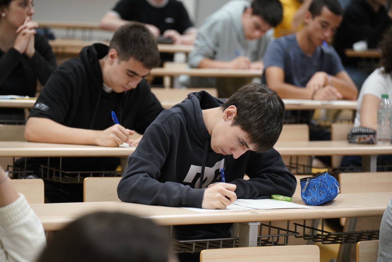 Fotos: 12.767 estudiantes vascos afrontan desde hoy la prueba de Selectividad