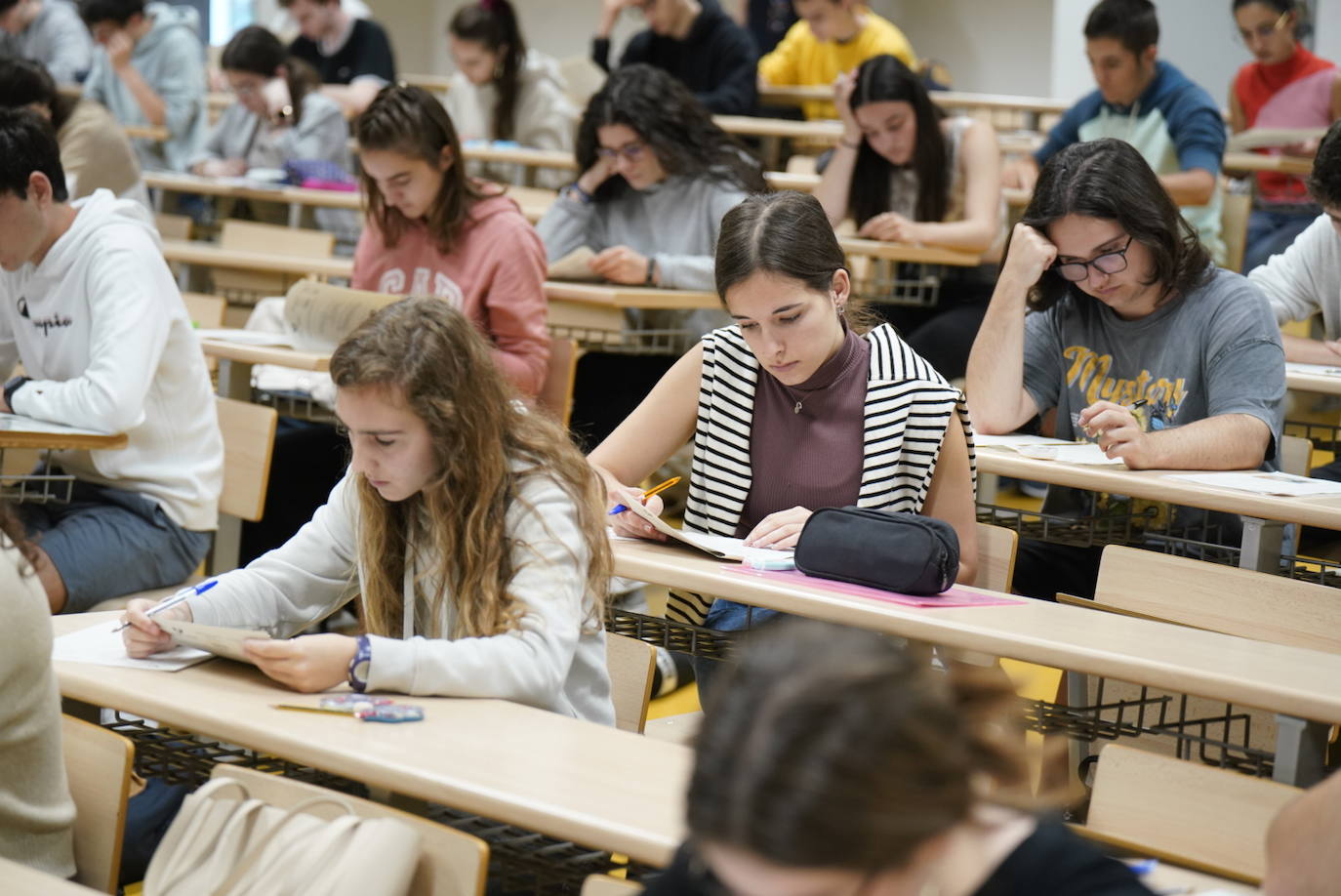 Fotos: 12.767 estudiantes vascos afrontan desde hoy la prueba de Selectividad