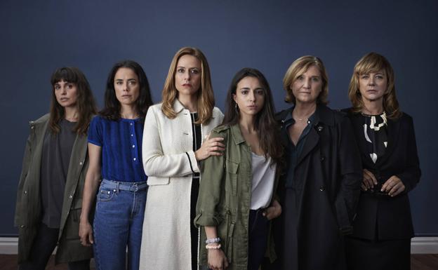 Las protagonistas de 'Intimidad': Verónica Echegui, Patricia López Arnáiz, Itziar Ituño, Yune Nogueiras, Ana Wagener y Emma Suárez.