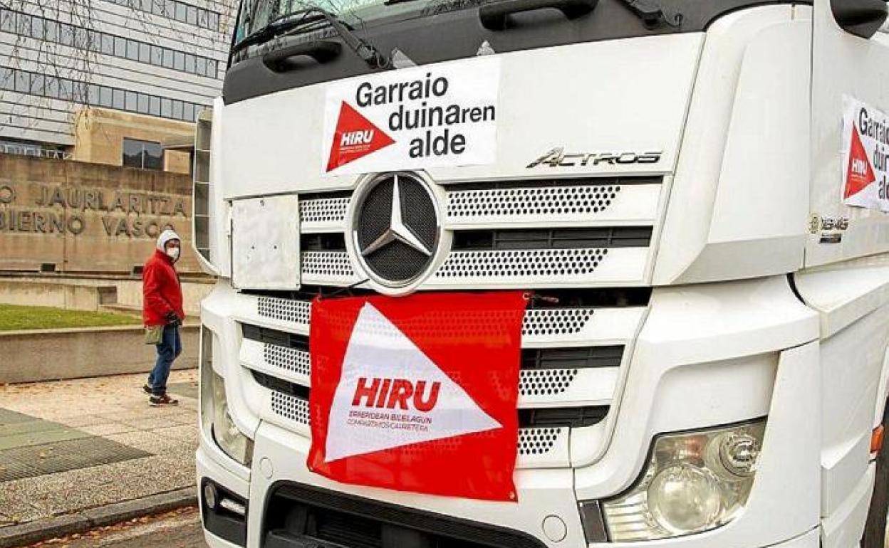 El sindicato de transporte Hiru no descarta nuevos paros por el coste del carburante