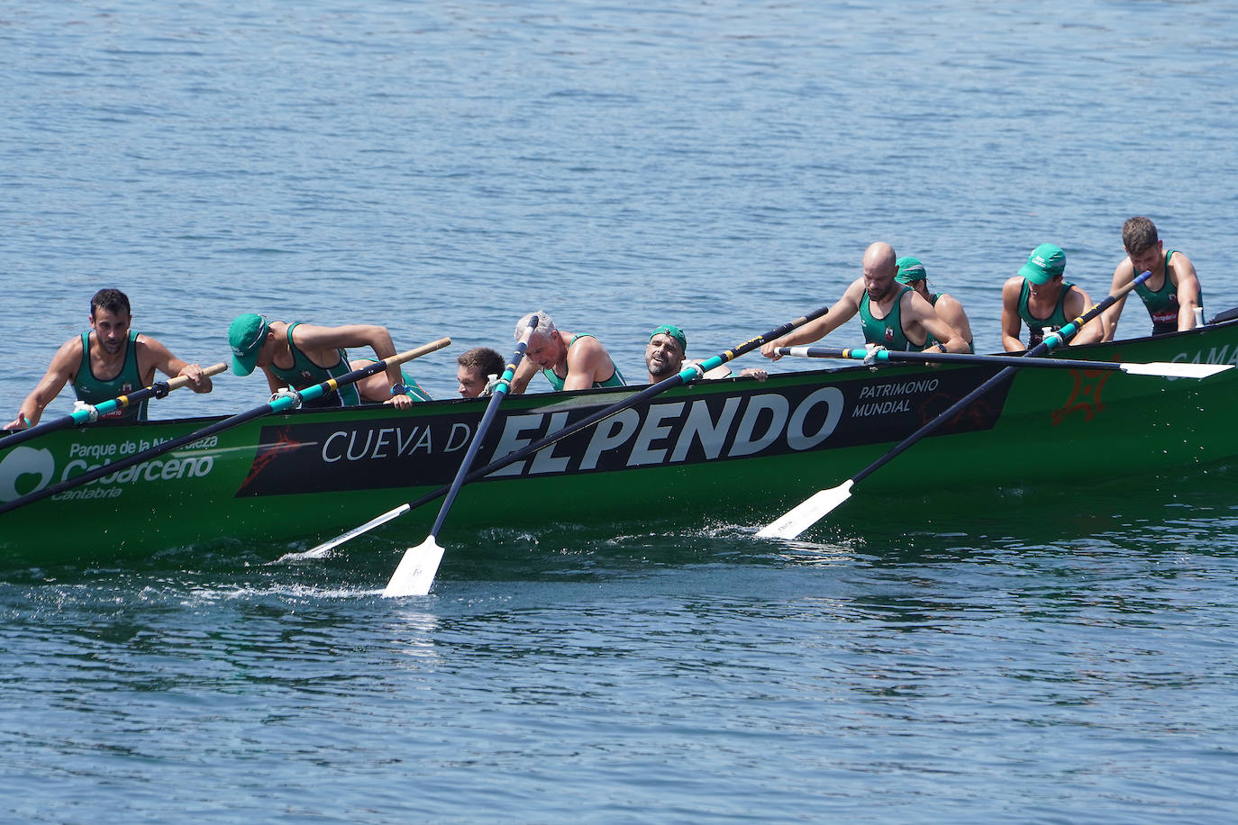 Fotos: Primeras banderas para Arkote y Hondarribia