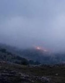 Imagen secundaria 2 - Una zona devastada por las llamas. Dos imágenes de este pasado fin de semana del incendio 