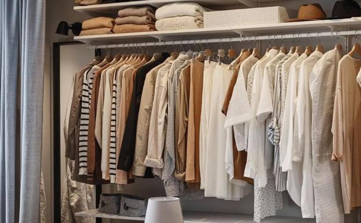 5 trucos infalibles sobre cómo organizar mucha ropa en un armario pequeño