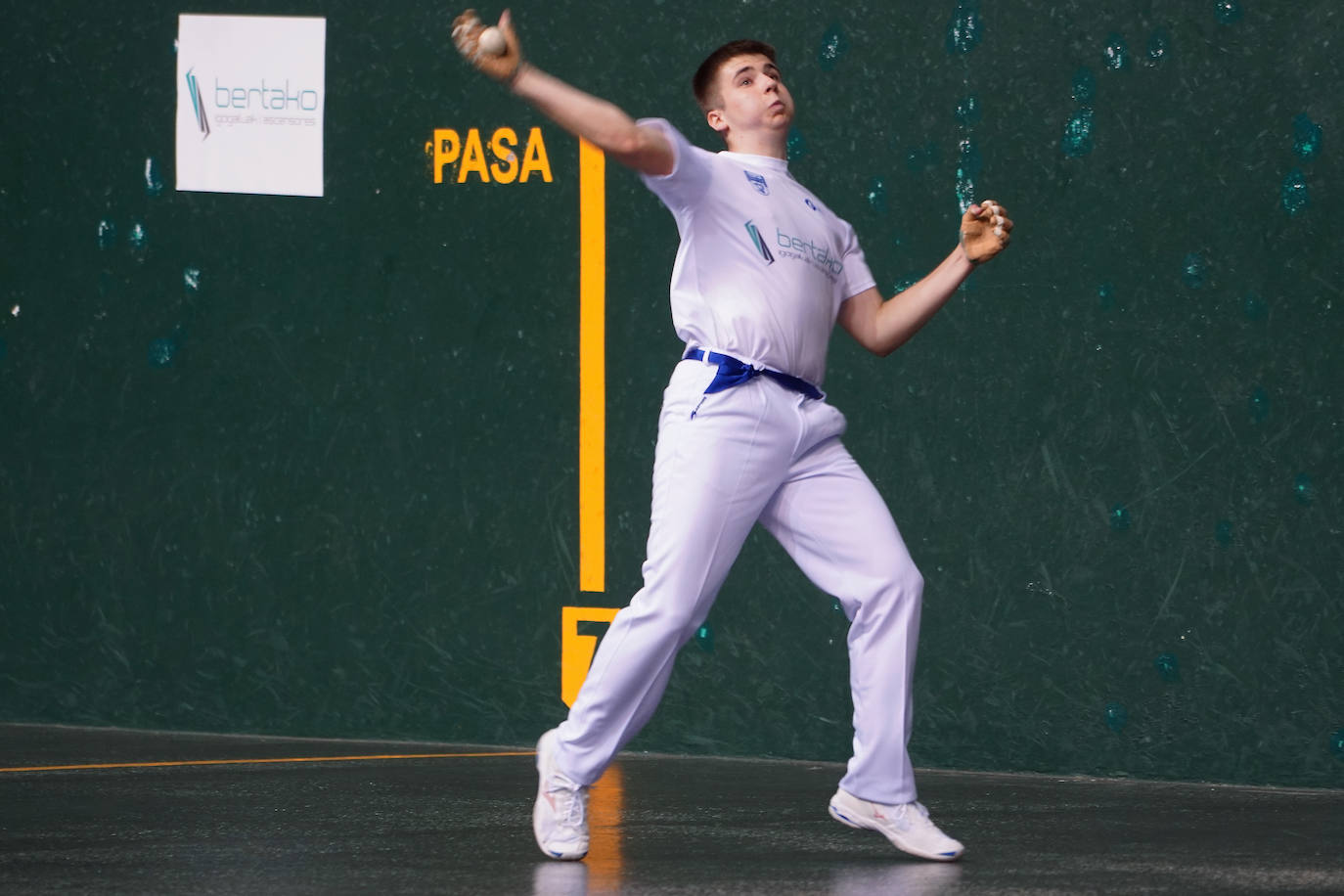 Fotos: Oiartzun pasa por encima de Azpeitia y se lleva el Interpueblos