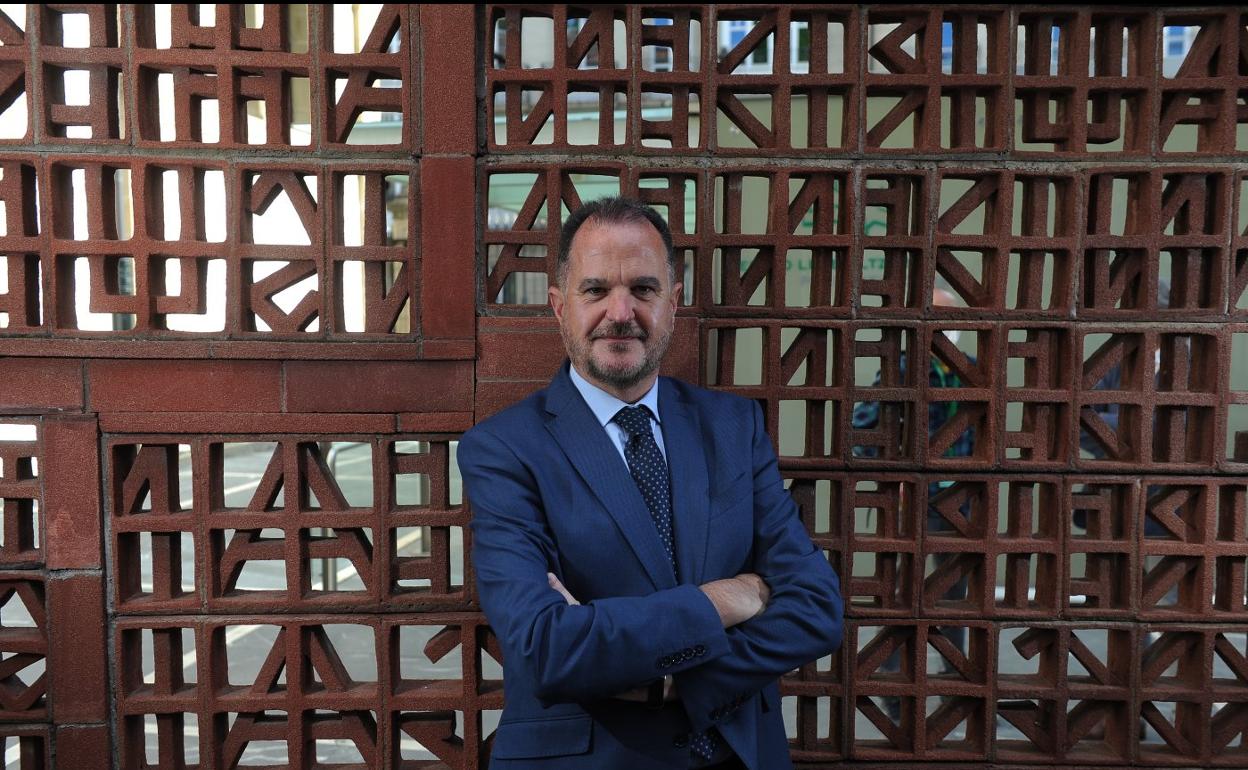Carlos Iturgaiz | Presidente del PP vasco: «No tengo ninguna duda de que el hombre de Feijóo en Euskadi soy yo»