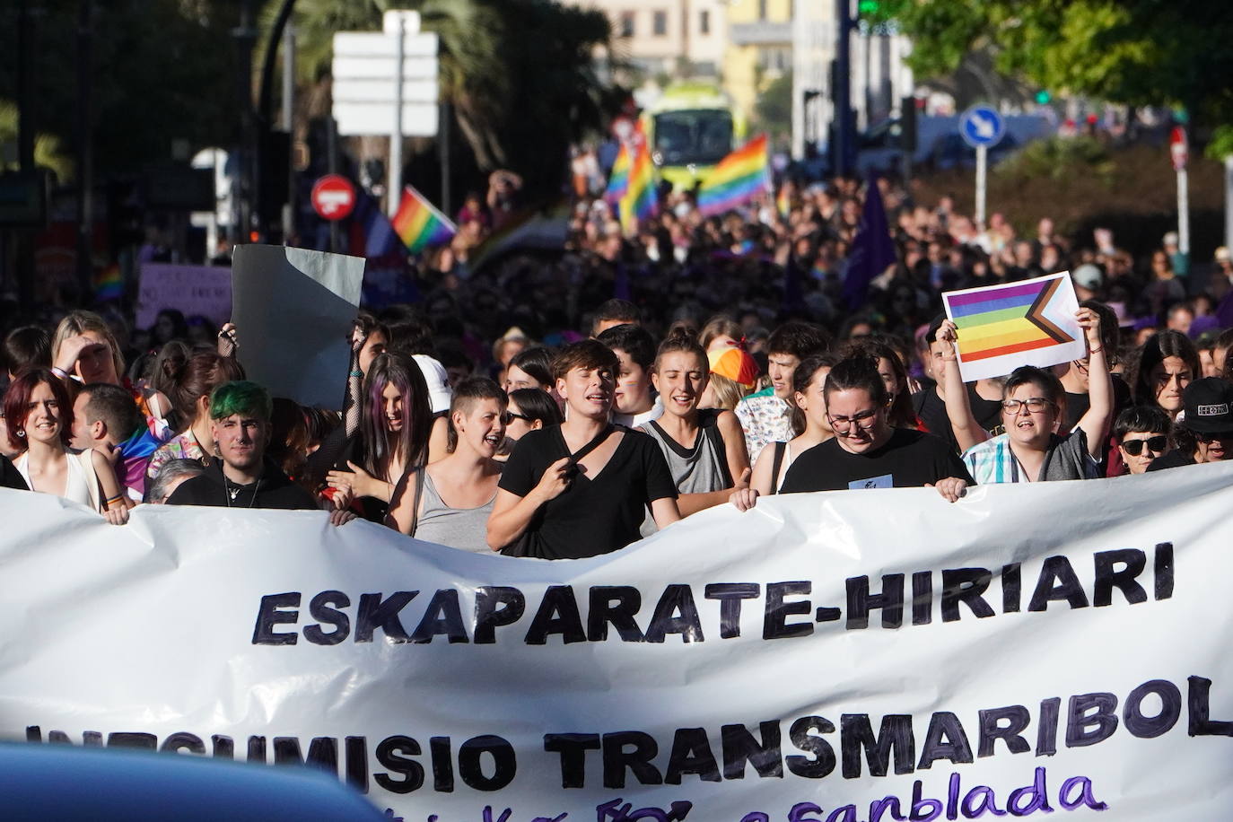 Fotos: Gipuzkoa arcoíris, entre la fiesta y la reivindicación