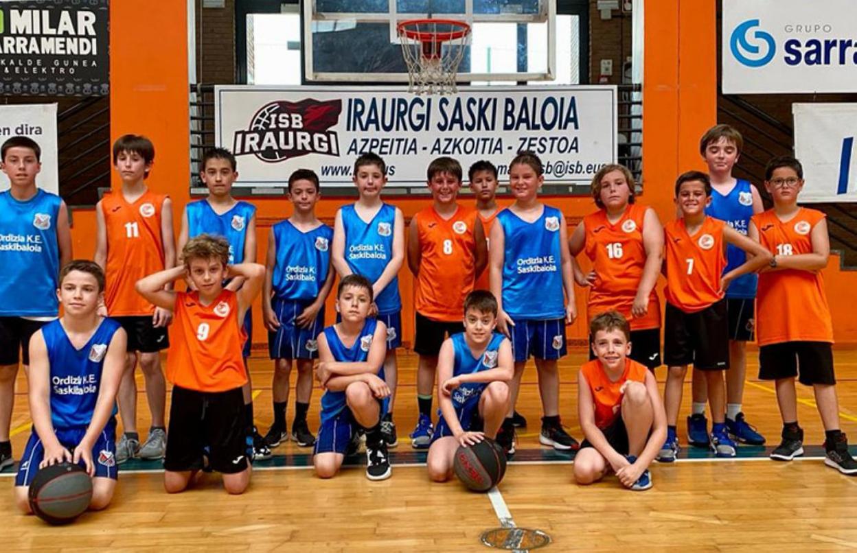  Debako eta ordiziako Saski eskolako jokalariak. 