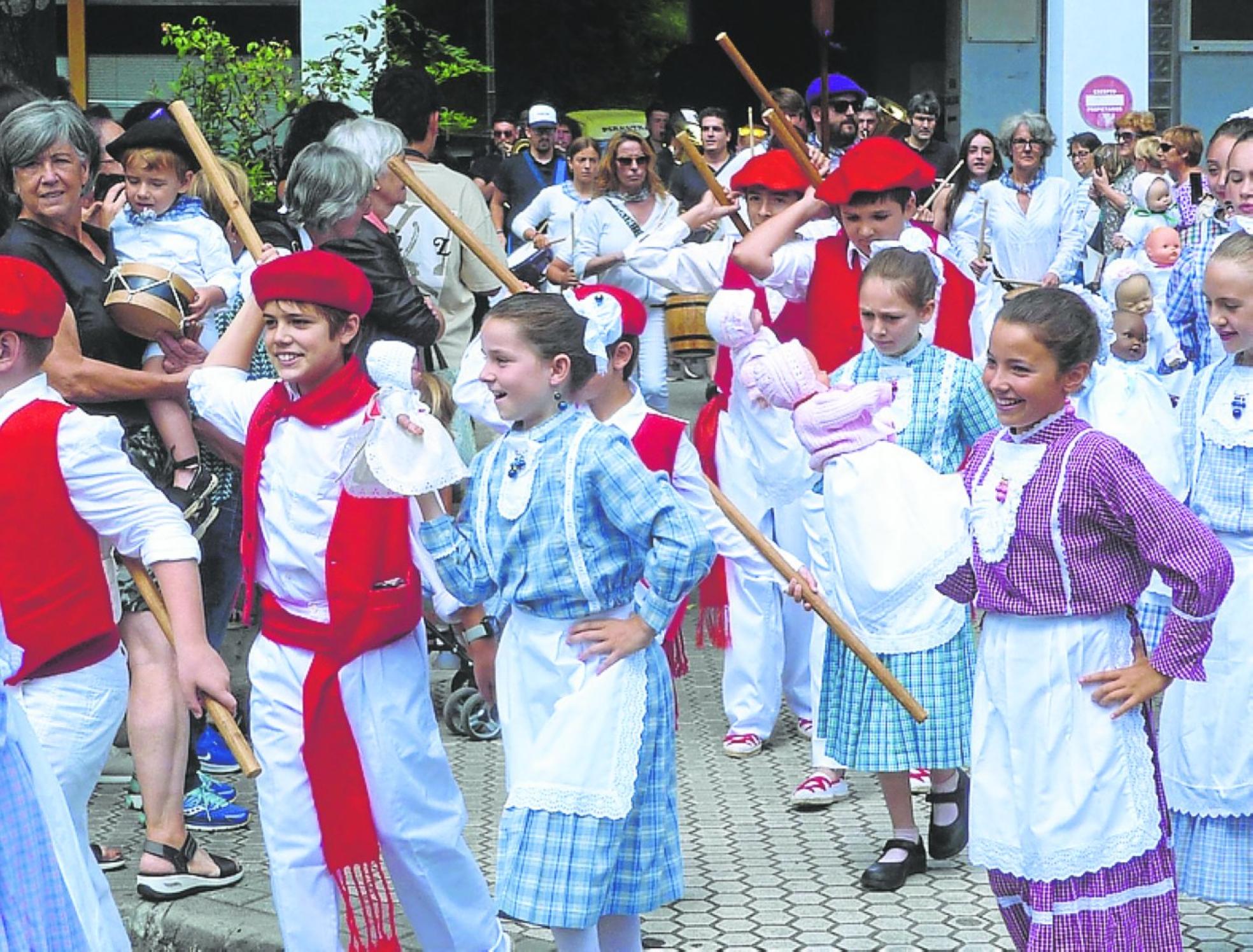 El desfile animó las primeras horas de la jornada.
