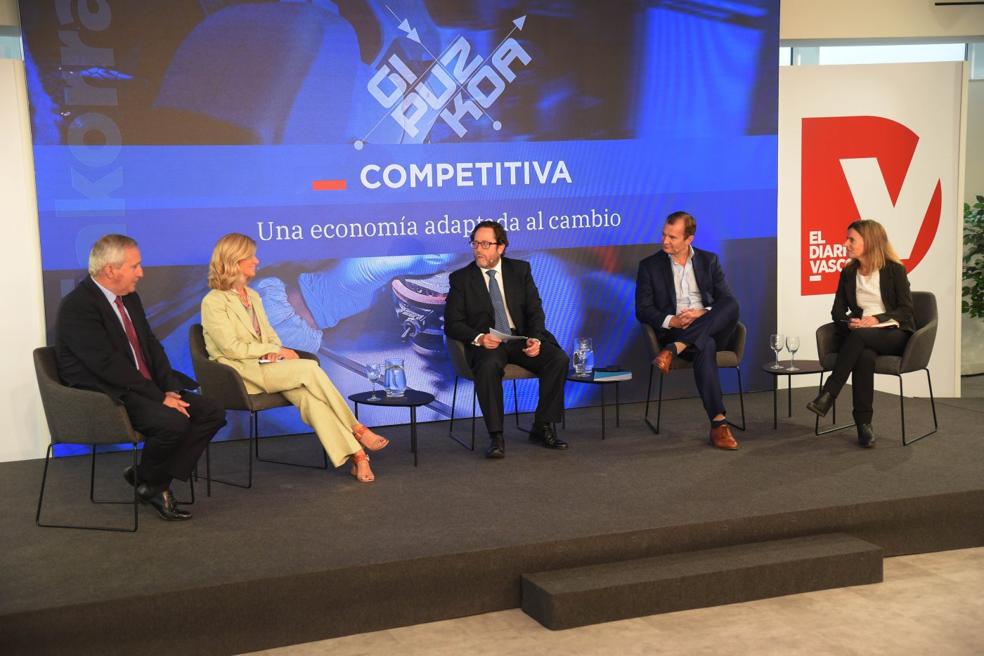 Iñigo Ucín, Cristina Garmendia, Meinrad Spenger y Mari Jose Aranguren protagonizaron la mesa redonda moderada por Julio Díaz de Alda. 