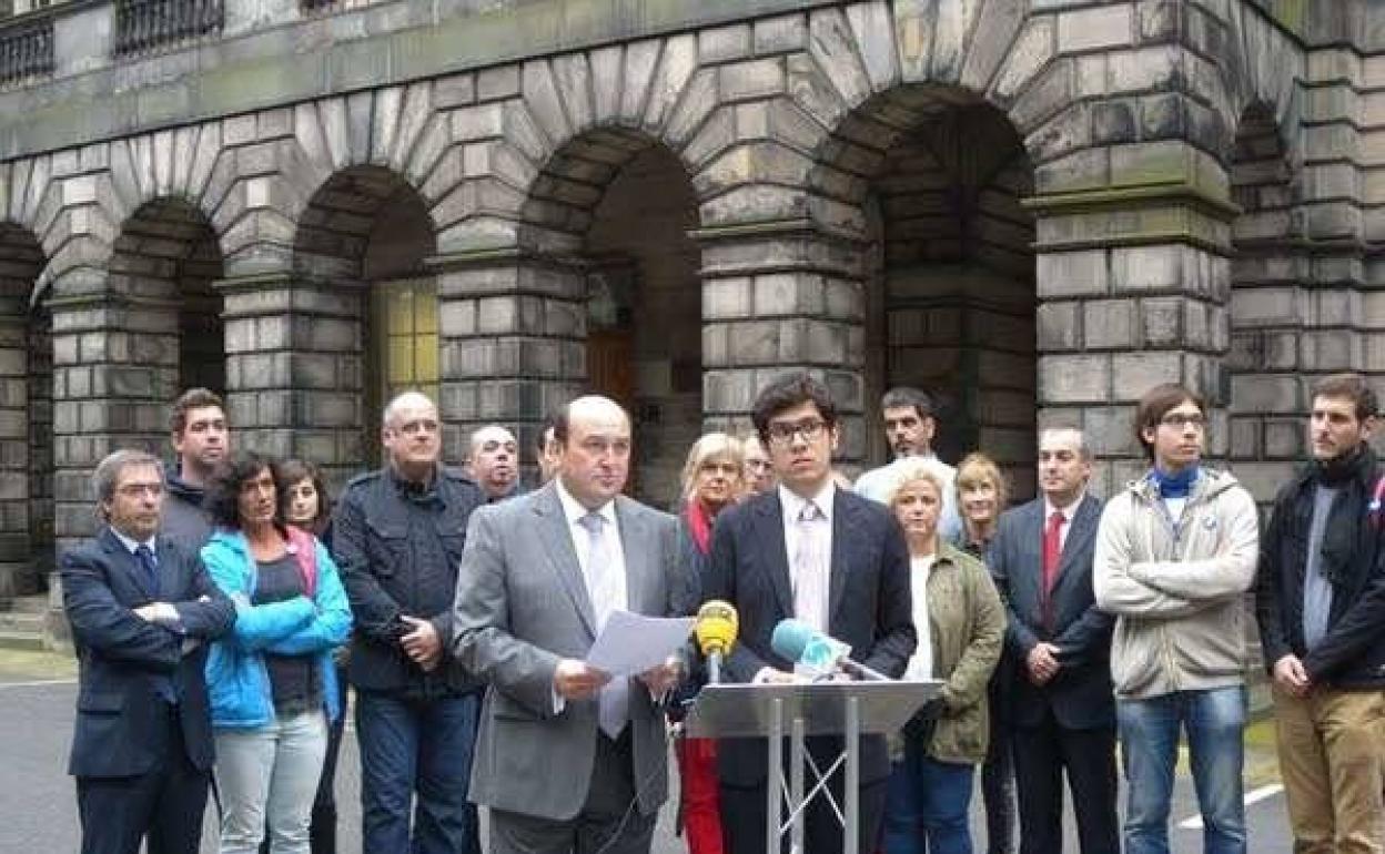 Ortuzar, Egibar y otros dirigentes del PNV en Edimburgo en 2014, con motivo del referéndum. 