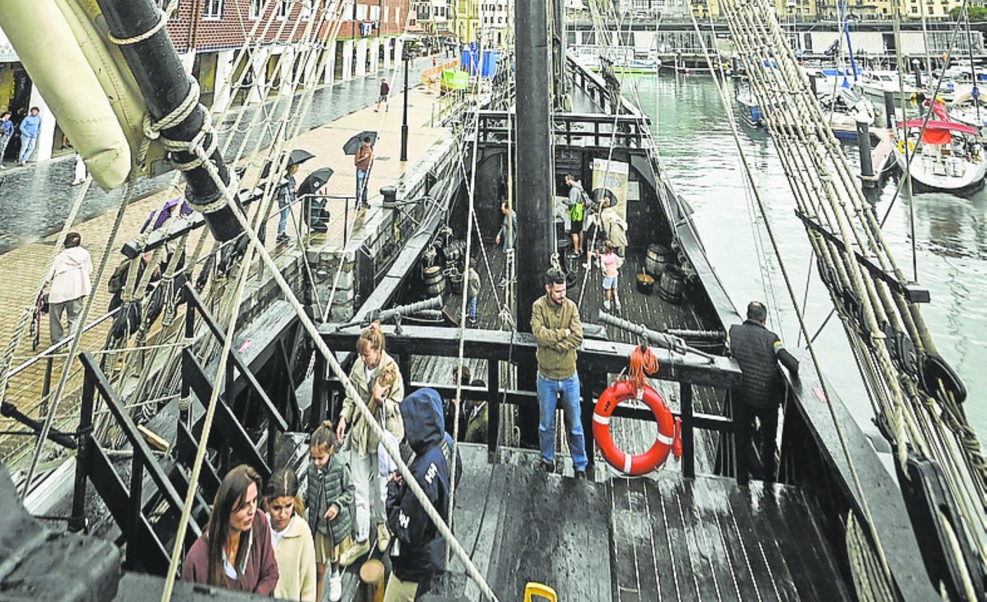 La cubierta de la réplica de la nao 'Victoria' con la que Elcano hizo la primera circunnavegación en la historia. 