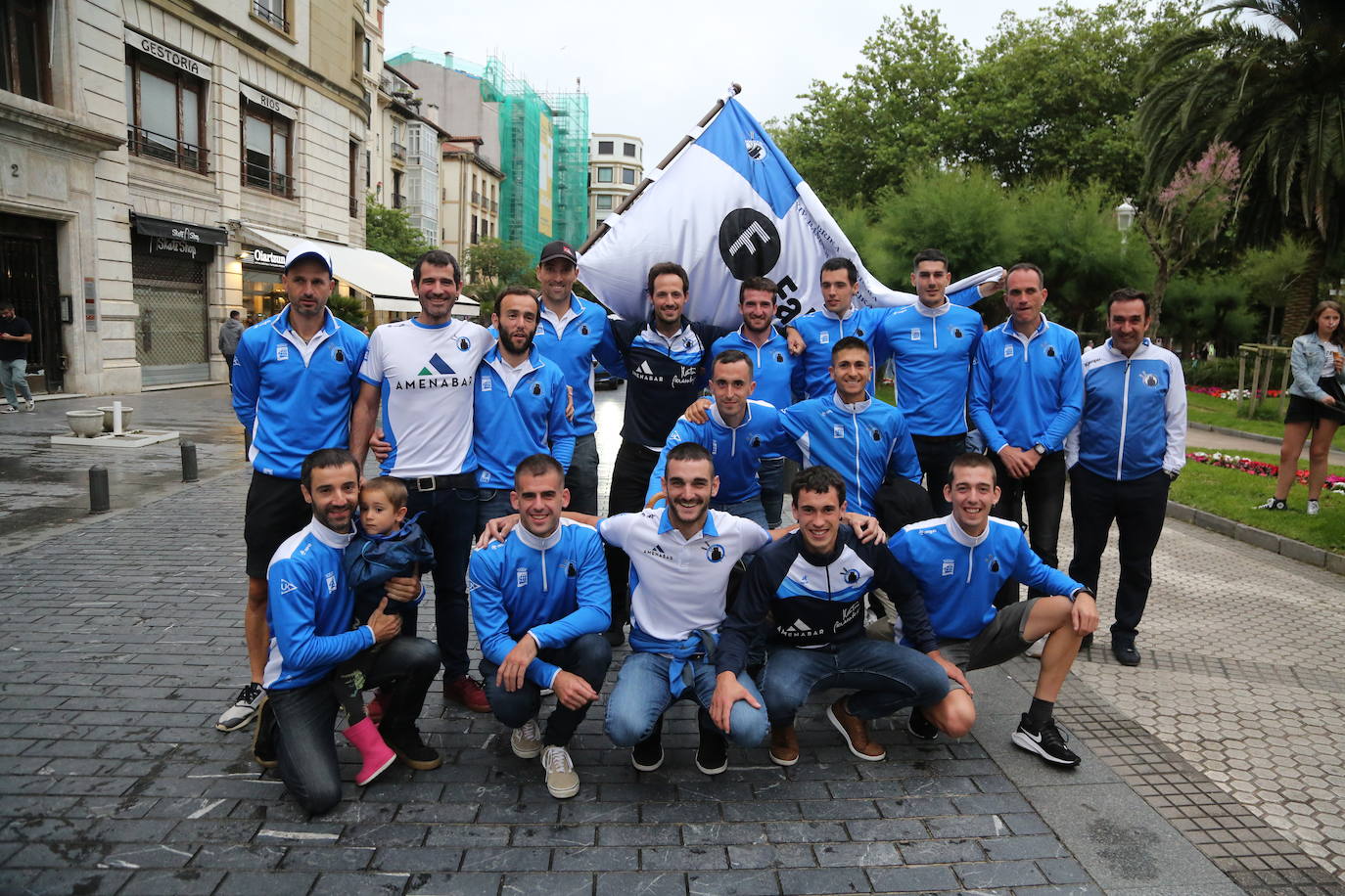 Fotos: Donostiarra no deja escapar su bandera