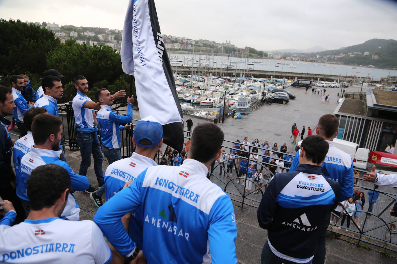 Fotos: Donostiarra no deja escapar su bandera