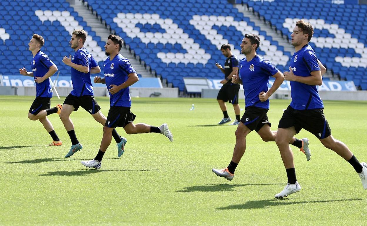 Jugadores del Sanse entrenan en el Reale Arena 