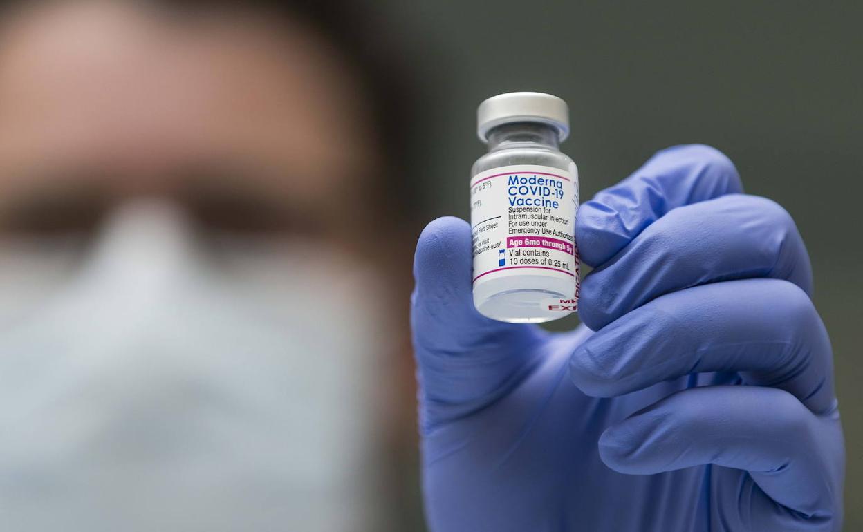 Seis de cada diez vascos menores de 40 años no han recibido la dosis de refuerzo