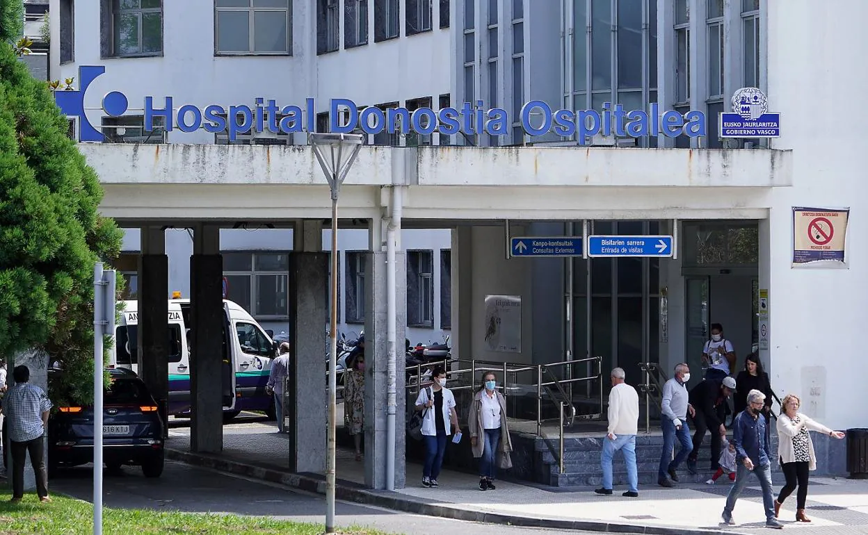 El Hospital Donostia ha tenido que reforzar el personal por el repunte de casos Covid. 