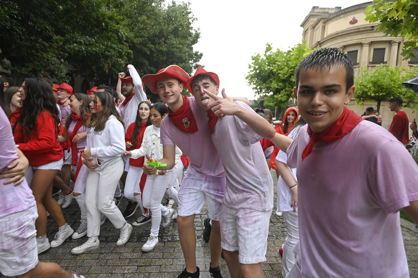 Fotos: Empapados en la fiesta de siempre