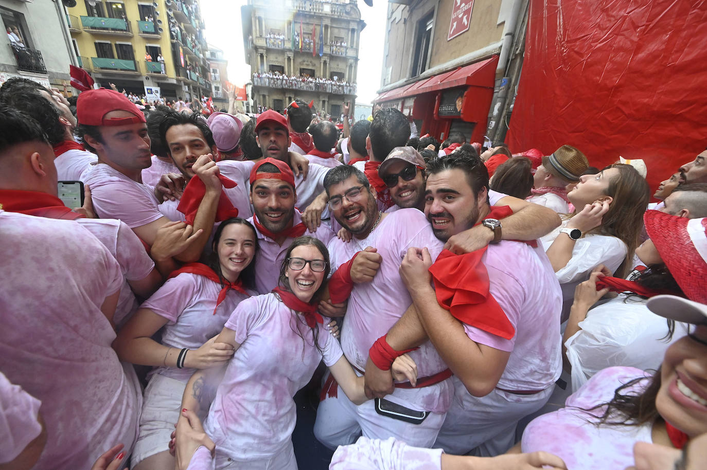Fotos: Empapados en la fiesta de siempre