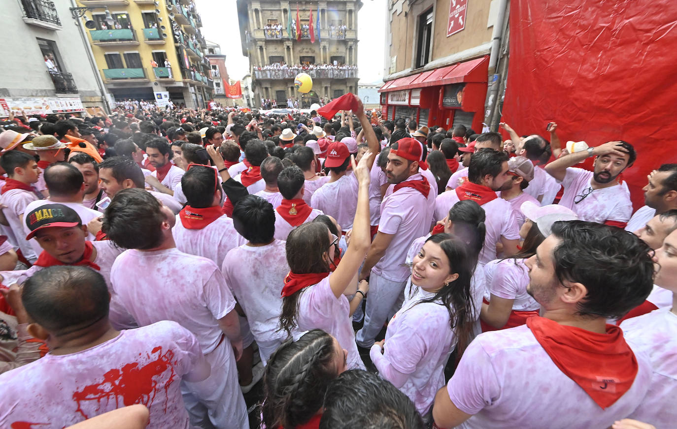 Fotos: Empapados en la fiesta de siempre