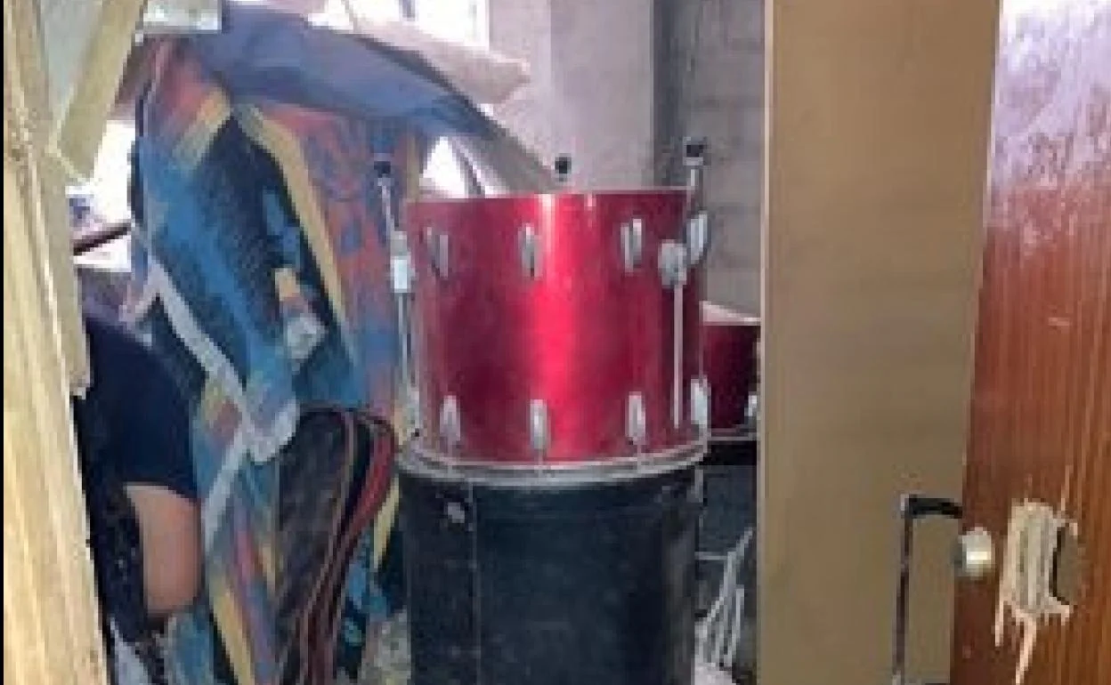 La batería, guardada durante años en un local de Ermua.