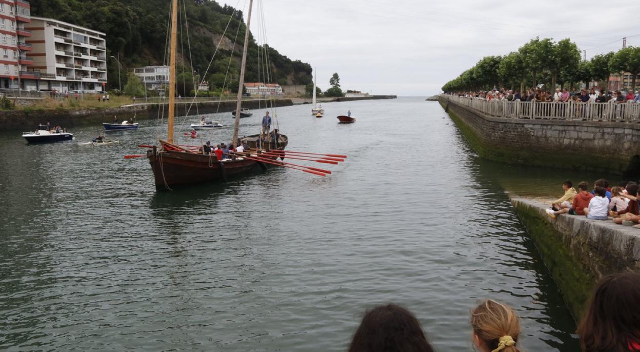 Patache construido por el alumnado de Factoría Marítima Cultural Albaola. 