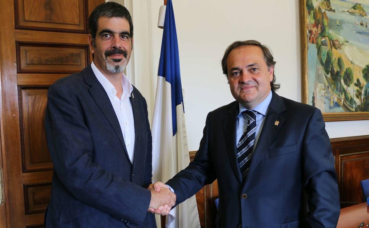 Foto de archivo del alcalde de Donostia, Eneko Goia, y el presidente de la Real Sociedad, Jokin Aperribay.