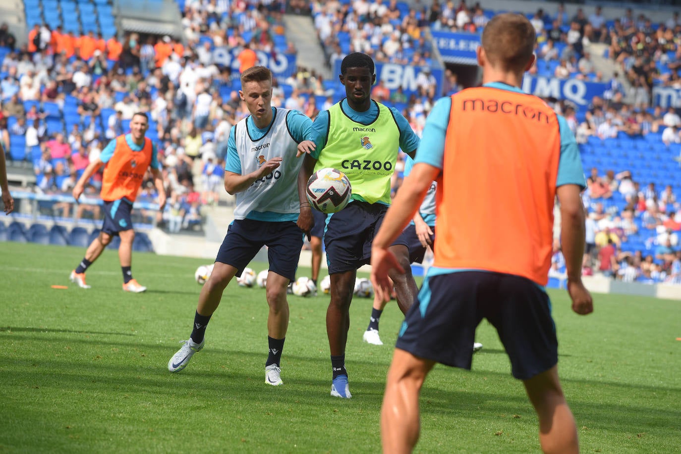 Fotos: Así ha sido el primer entrenamiento de La Real Sociedad en el Reale Arena