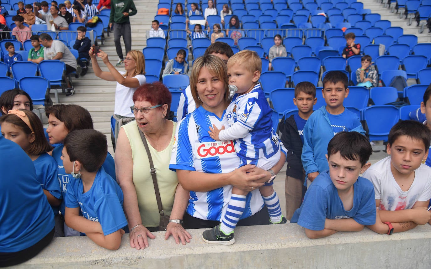 Fotos: Así ha sido el primer entrenamiento de La Real Sociedad en el Reale Arena