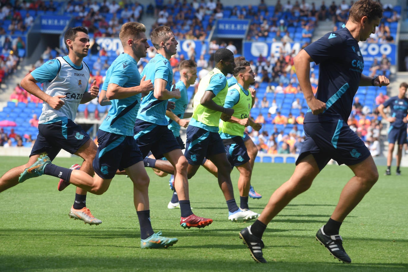 Fotos: Así ha sido el primer entrenamiento de La Real Sociedad en el Reale Arena