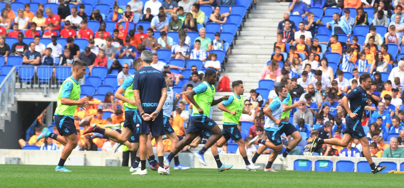 Fotos: Así ha sido el primer entrenamiento de La Real Sociedad en el Reale Arena