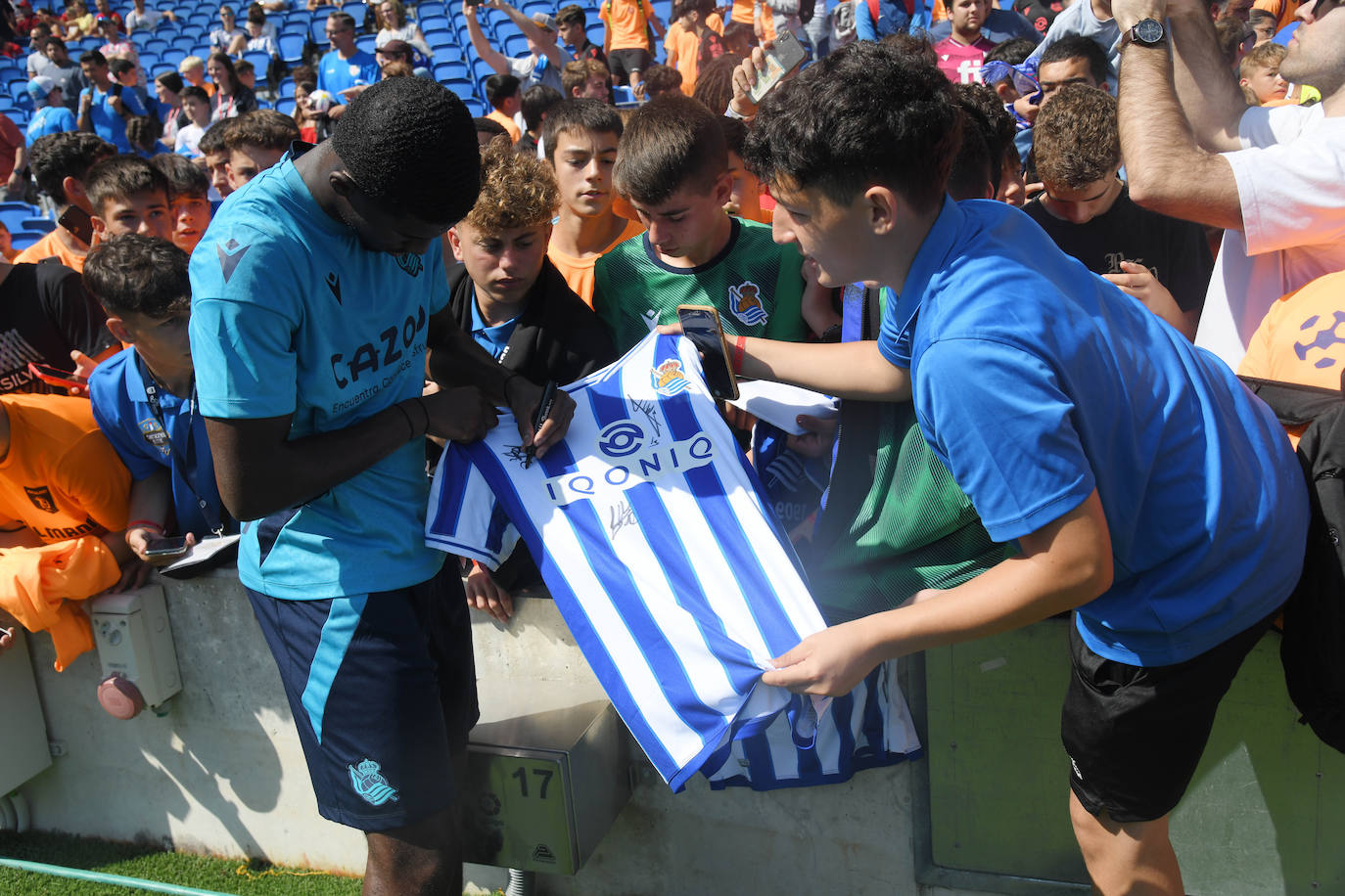 Fotos: Así ha sido el primer entrenamiento de La Real Sociedad en el Reale Arena