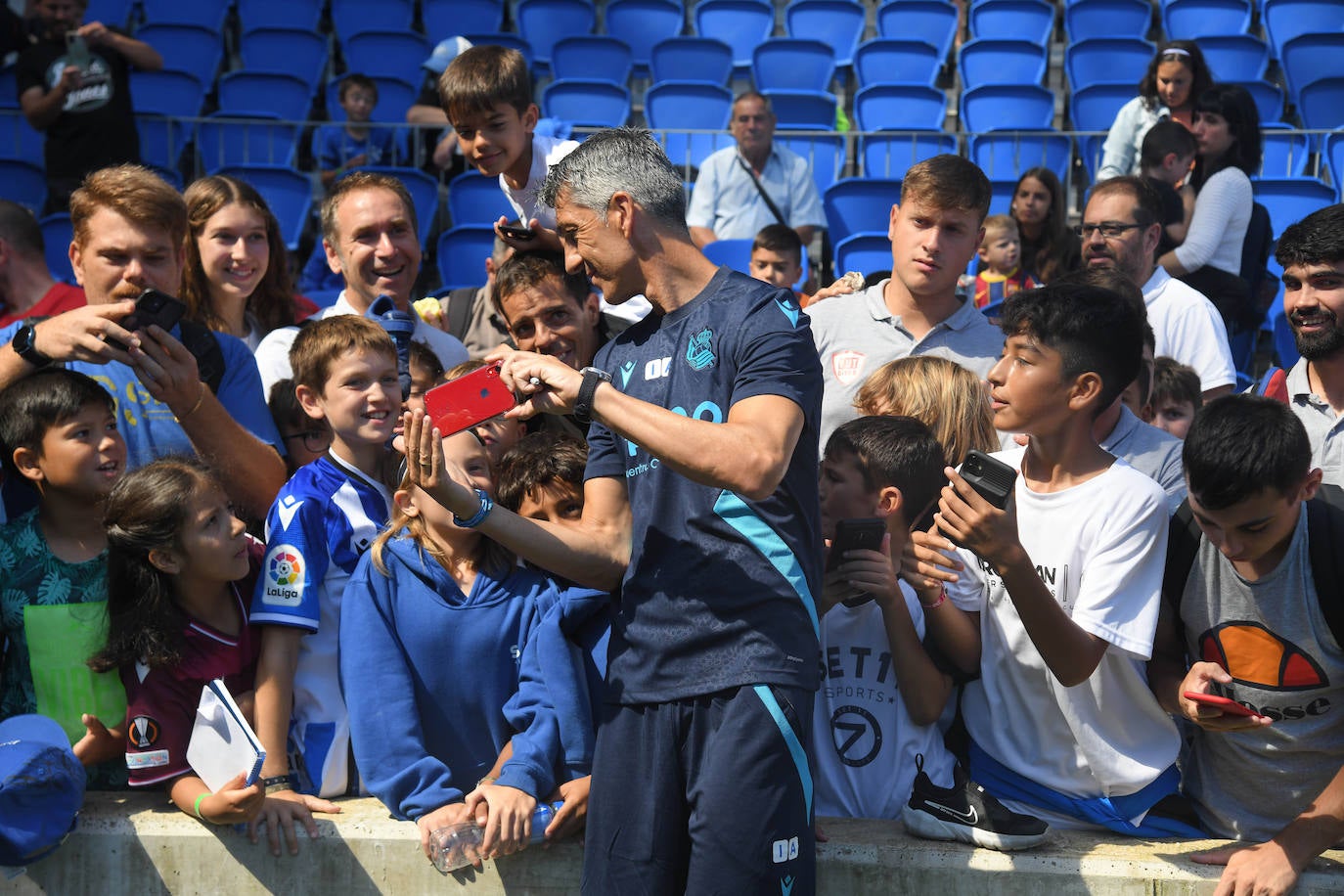 Fotos: Así ha sido el primer entrenamiento de La Real Sociedad en el Reale Arena