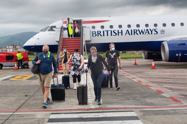 El primer vuelo de la aerolínea British Airaways ha llegado este viernes a Hondarribia.