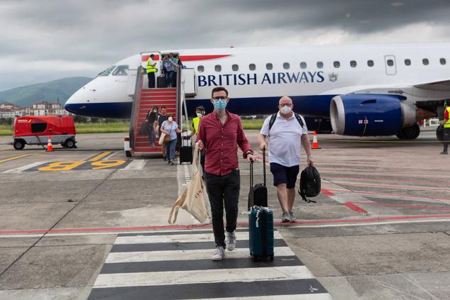 El primer vuelo de la aerolínea British Airaways ha llegado este viernes a Hondarribia.