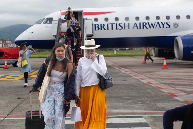 El primer vuelo de la aerolínea British Airaways ha llegado este viernes a Hondarribia.