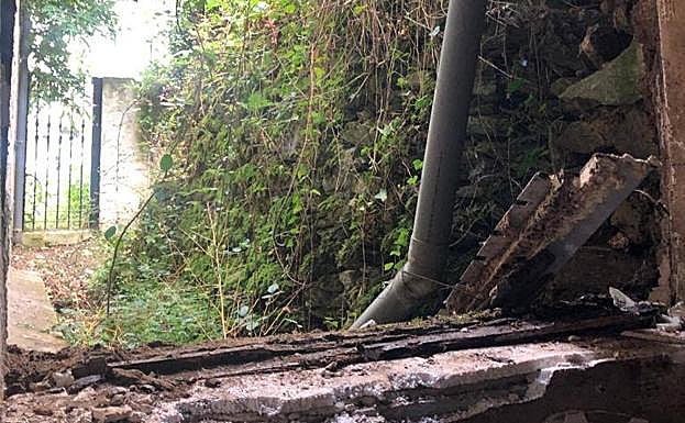 Imagen principal - Causan destrozos en la ermita de La Magdalena de Azpeitia y roban una figura de San Ignacio