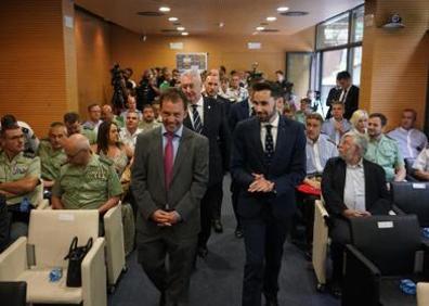 Imagen secundaria 1 - Ermua destaca «la unión de la Guardia Civil, la Policía Nacional y la Ertzaintza en la lucha contra ETA»