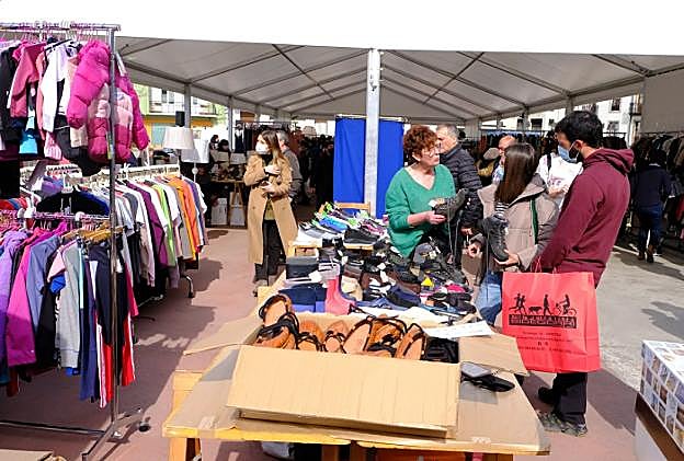 La feria de rebajas de verano se celebrará, igual que la de invierno, en la carpa del frontón Zelai Arizti.