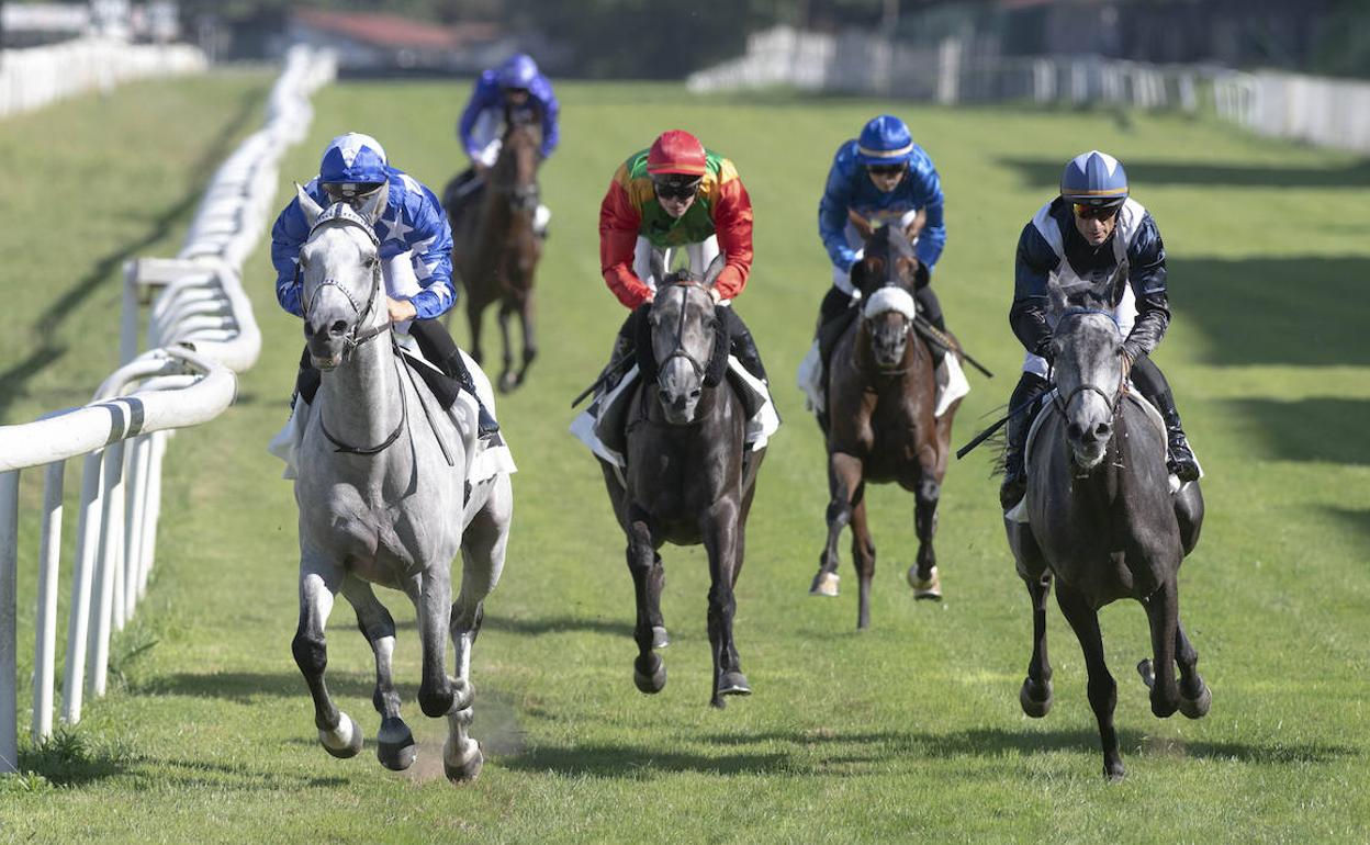 'Khateer Alkhalediah' ganó la segunda carrera de ayer en el hipódromo. 