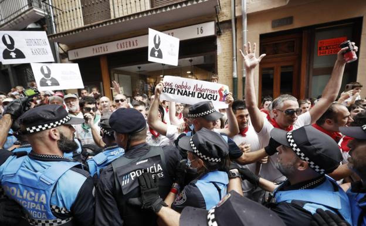 Sanfermines 2022: Se elevan a cinco los detenidos por los incidentes en Pamplona durante la procesión de San Fermín